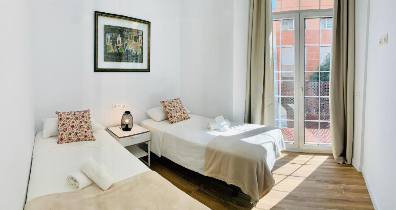 Homely Málaga Luxury Atarazanas Exterior foto